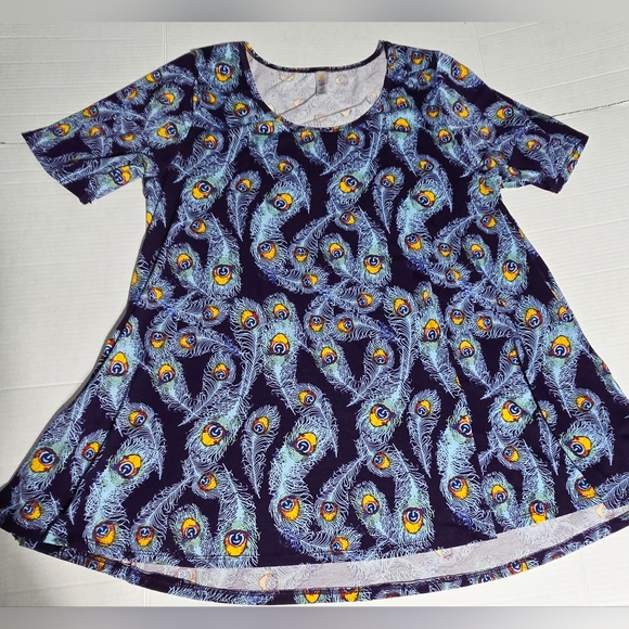 LuLaRoe Tops - Blue Peacock Theme Lularoe Perfect Tee Women's Size Large